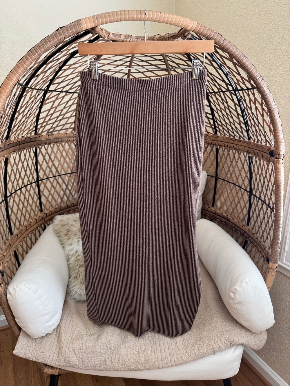 🤍 No Boundaries Brown Ribbed Midi Skirt Medium